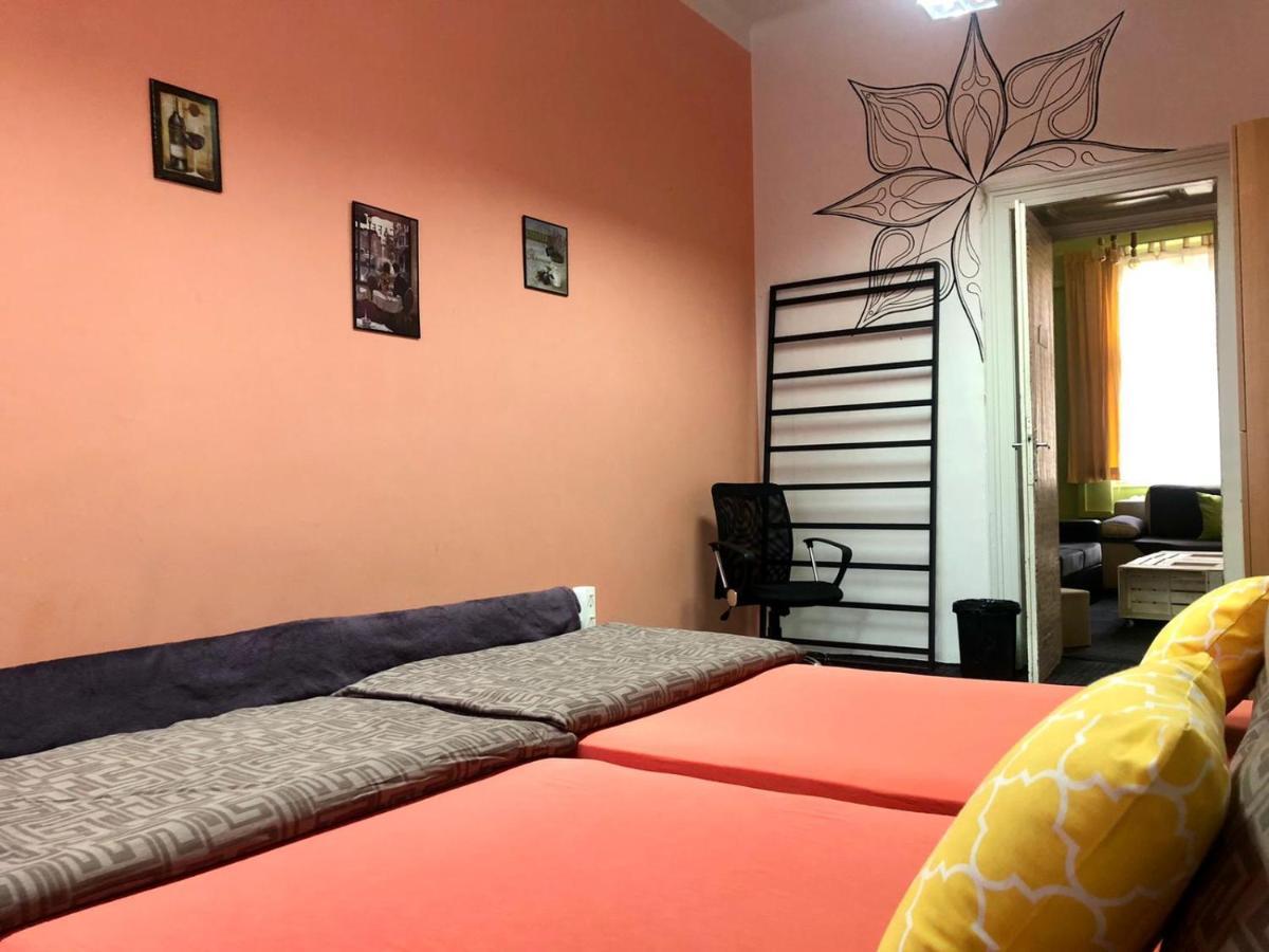 Spacious Tuzlaks Apartments Sarajevo Ferhadija Kültér fotó