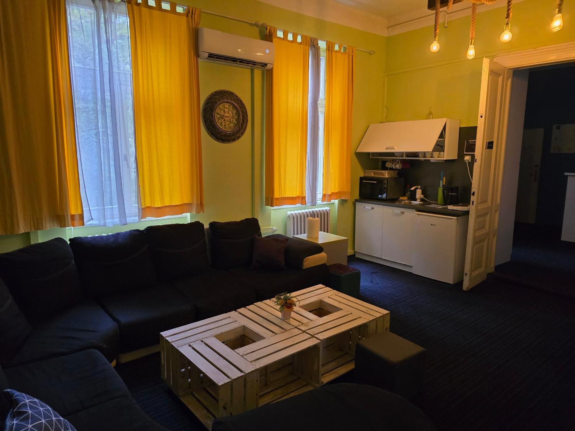 Spacious Tuzlaks Apartments Sarajevo Ferhadija Kültér fotó